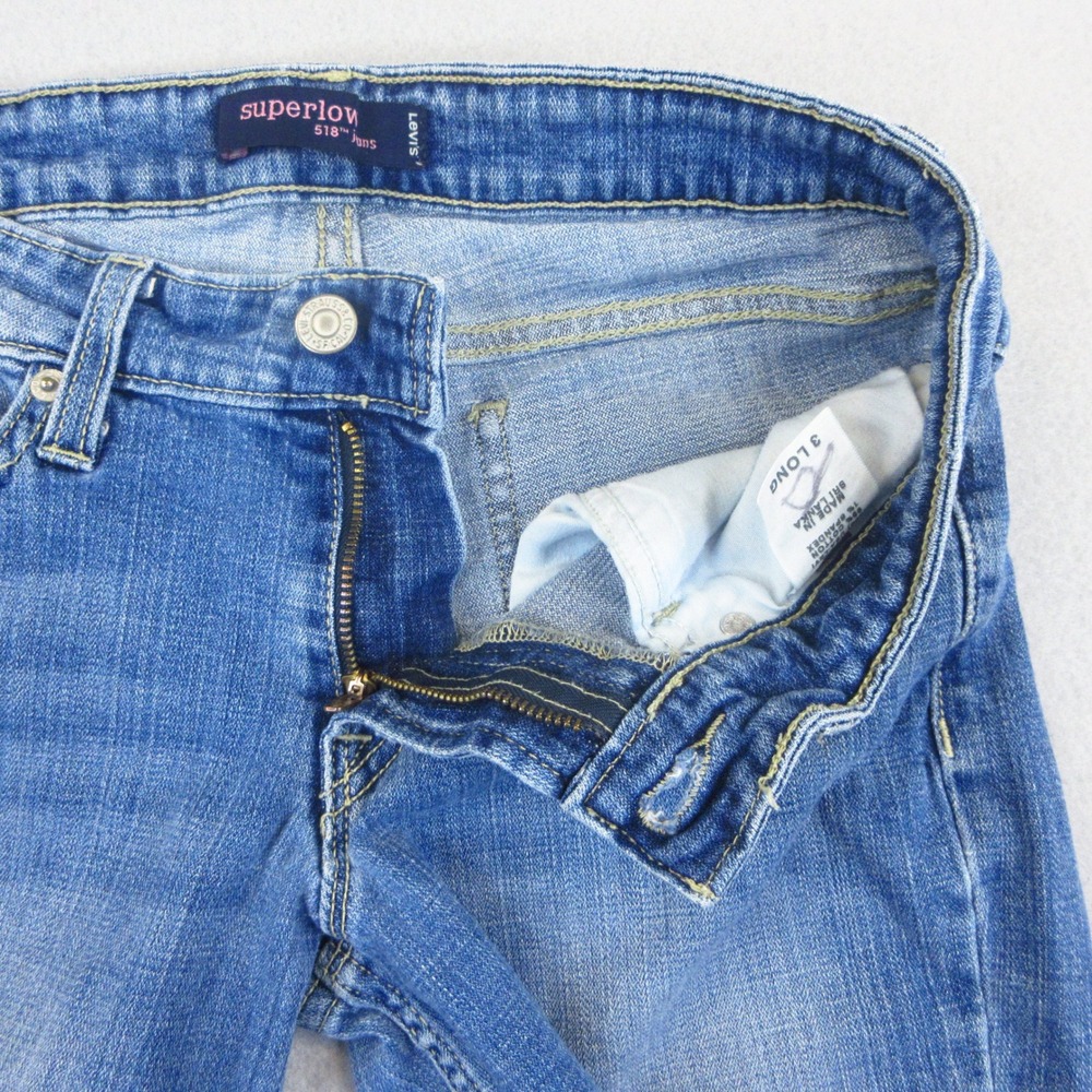 Levi's‎ 518 Superlow Shorts Womens Size 3 Blue Denim Raw Hem Casual Low Rise - Picture 4 of 12